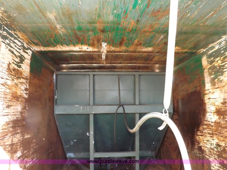 image for item I9217 1992 Volvo WX64 trash truck