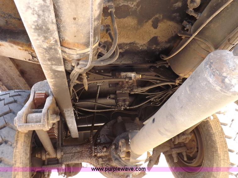 image for item I9217 1992 Volvo WX64 trash truck