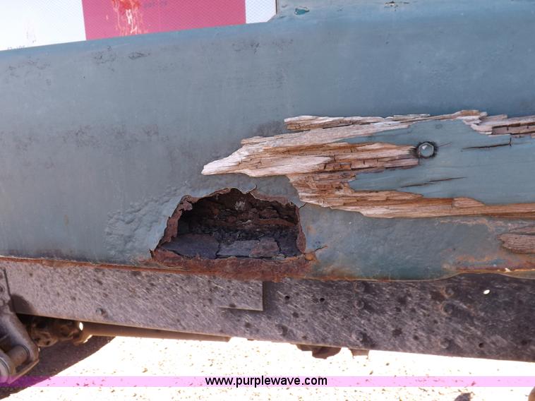 image for item I9217 1992 Volvo WX64 trash truck