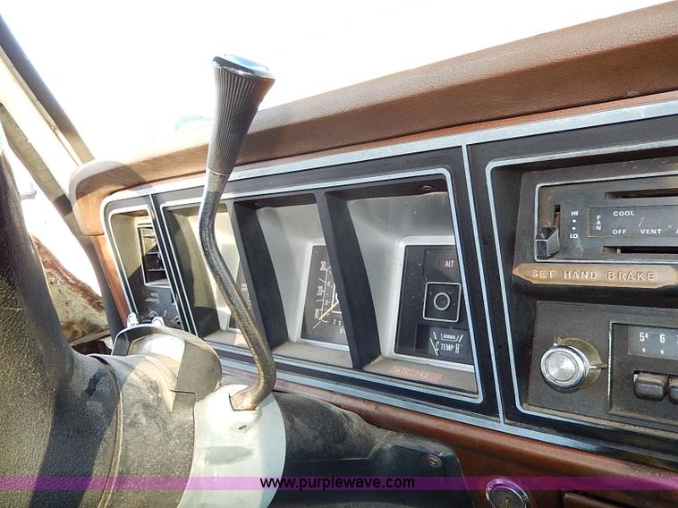 image for item I9436 1978 Ford F250 Custom flatbed truck