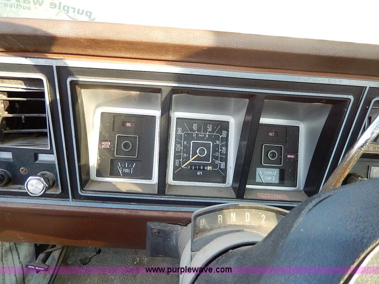 image for item I9436 1978 Ford F250 Custom flatbed truck