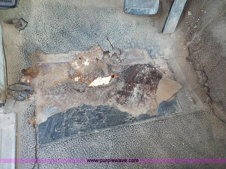 image for item I9436 1978 Ford F250 Custom flatbed truck