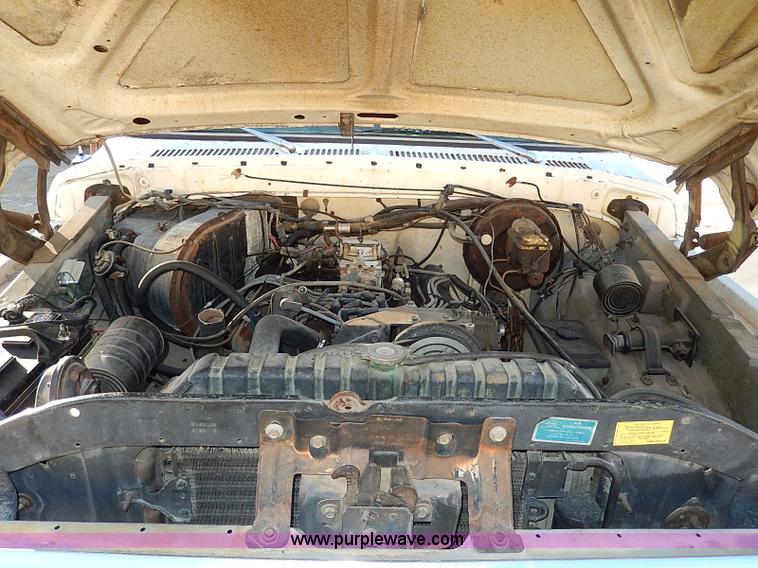 image for item I9436 1978 Ford F250 Custom flatbed truck