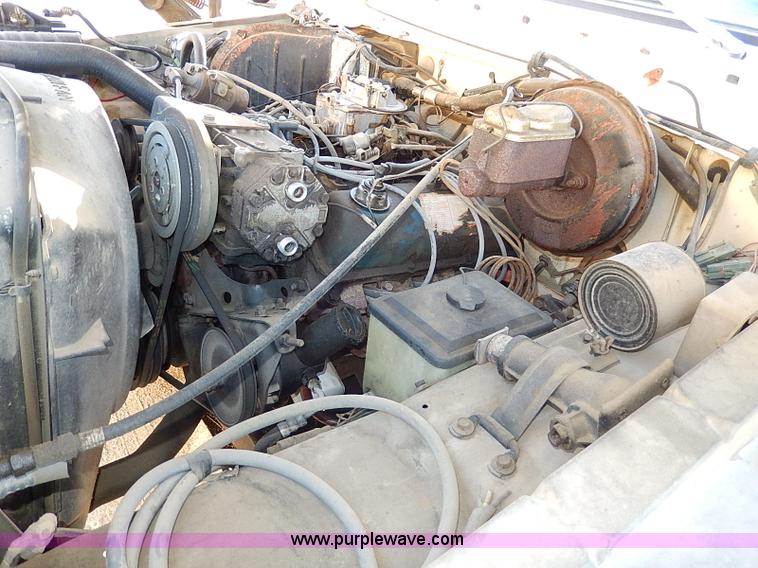 image for item I9436 1978 Ford F250 Custom flatbed truck