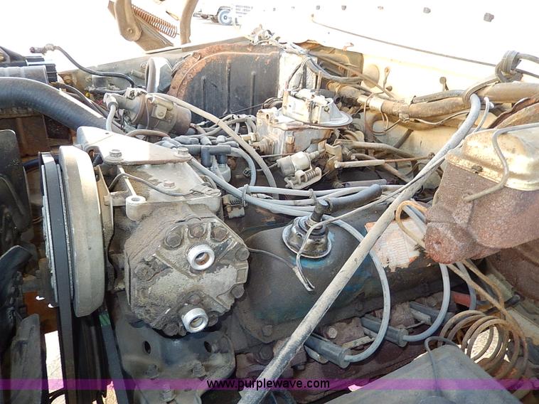 image for item I9436 1978 Ford F250 Custom flatbed truck