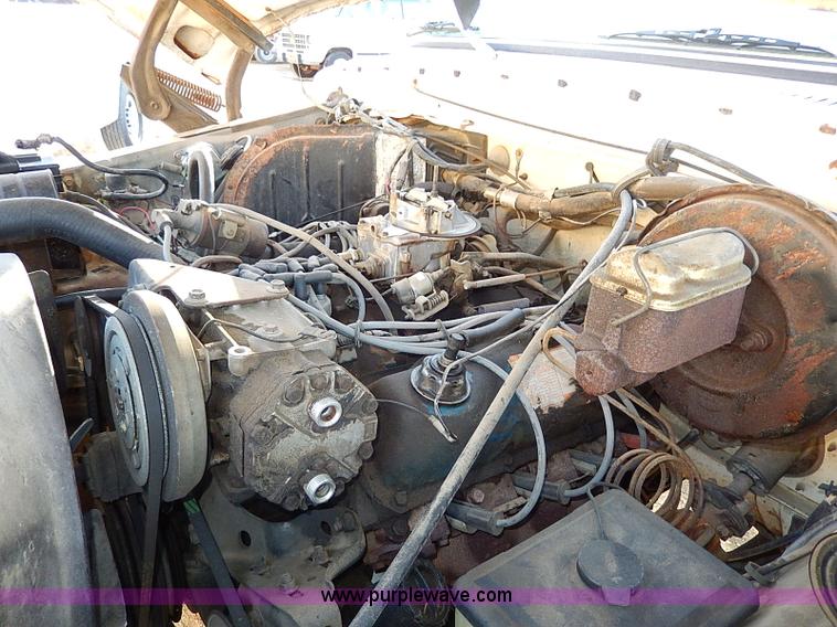 image for item I9436 1978 Ford F250 Custom flatbed truck