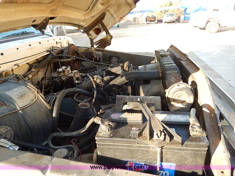 image for item I9436 1978 Ford F250 Custom flatbed truck