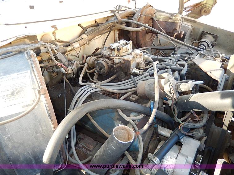 image for item I9436 1978 Ford F250 Custom flatbed truck