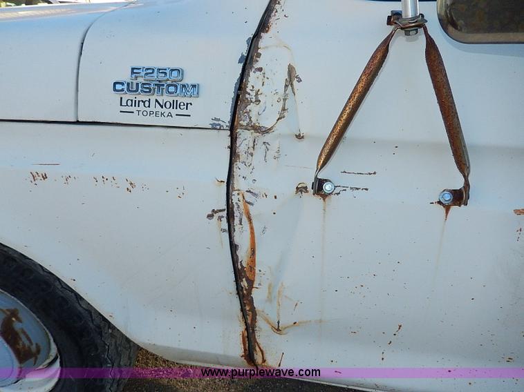 image for item I9436 1978 Ford F250 Custom flatbed truck