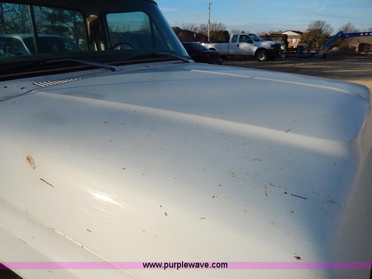 image for item I9436 1978 Ford F250 Custom flatbed truck