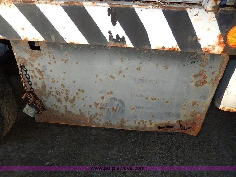 image for item I9436 1978 Ford F250 Custom flatbed truck