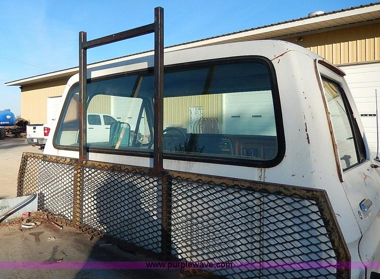 image for item I9436 1978 Ford F250 Custom flatbed truck