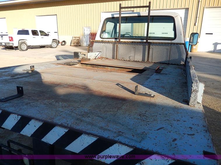 image for item I9436 1978 Ford F250 Custom flatbed truck