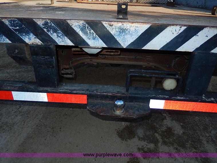 image for item I9436 1978 Ford F250 Custom flatbed truck