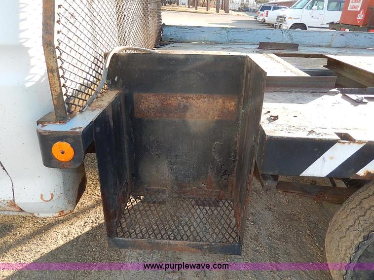 image for item I9436 1978 Ford F250 Custom flatbed truck