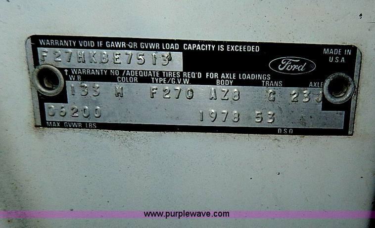 image for item I9436 1978 Ford F250 Custom flatbed truck