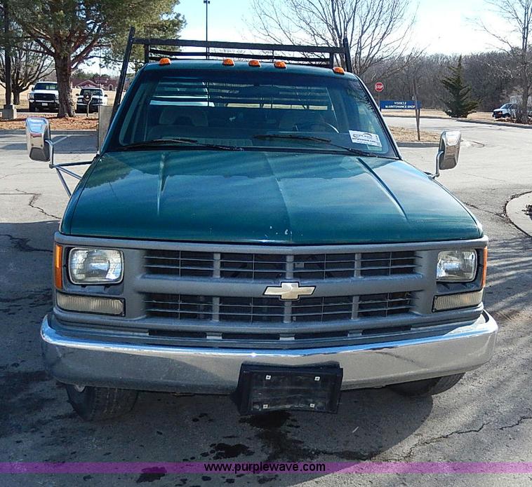 image for item I9438 1994 Chevrolet 3500 dump bed truck