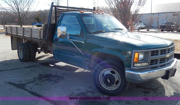 image for item I9438 1994 Chevrolet 3500 dump bed truck