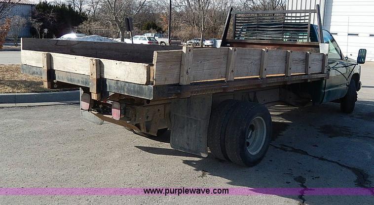 image for item I9438 1994 Chevrolet 3500 dump bed truck