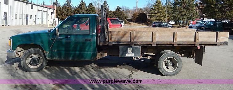 image for item I9438 1994 Chevrolet 3500 dump bed truck