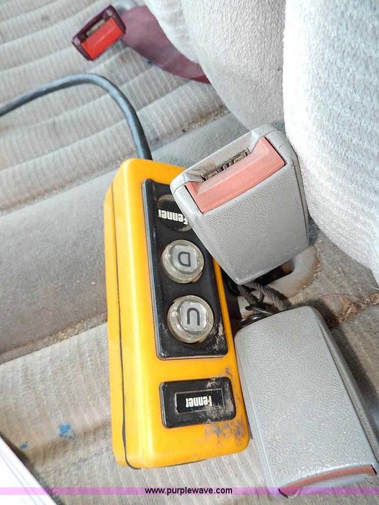 image for item I9438 1994 Chevrolet 3500 dump bed truck