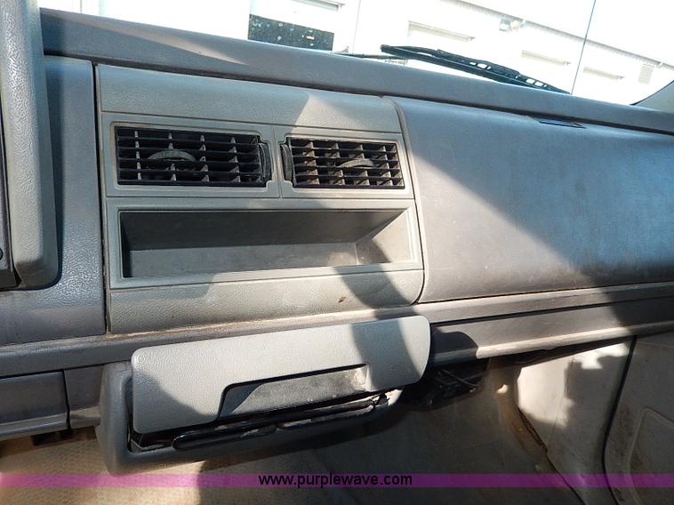 image for item I9438 1994 Chevrolet 3500 dump bed truck