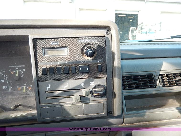 image for item I9438 1994 Chevrolet 3500 dump bed truck