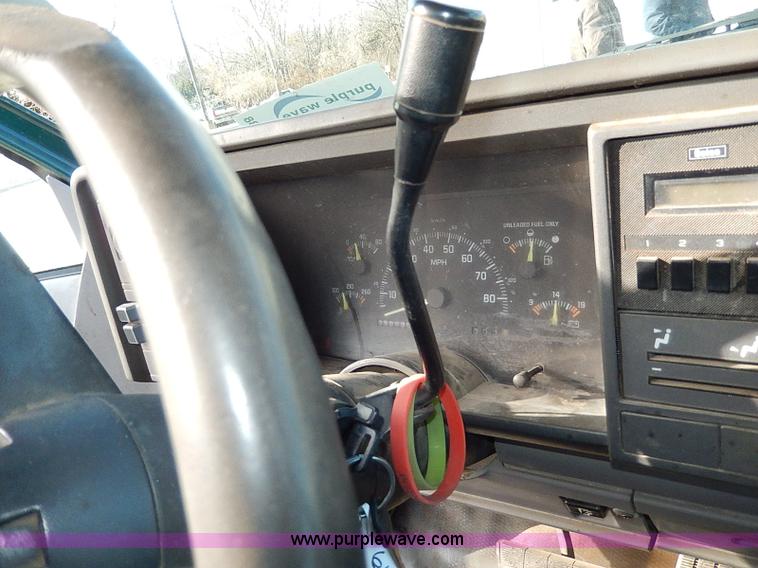 image for item I9438 1994 Chevrolet 3500 dump bed truck