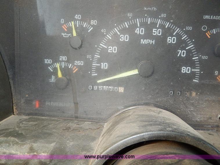 image for item I9438 1994 Chevrolet 3500 dump bed truck