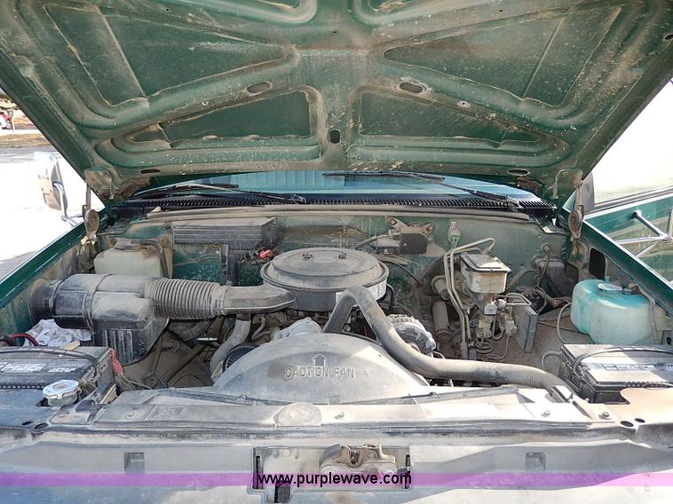 image for item I9438 1994 Chevrolet 3500 dump bed truck