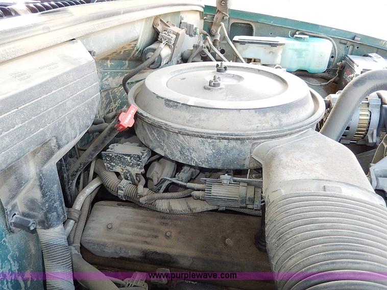 image for item I9438 1994 Chevrolet 3500 dump bed truck