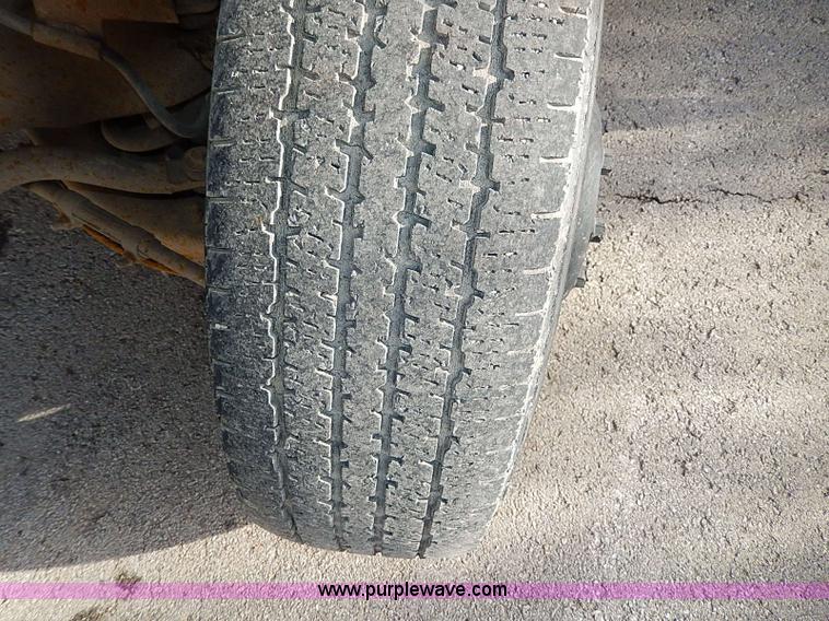 image for item I9438 1994 Chevrolet 3500 dump bed truck