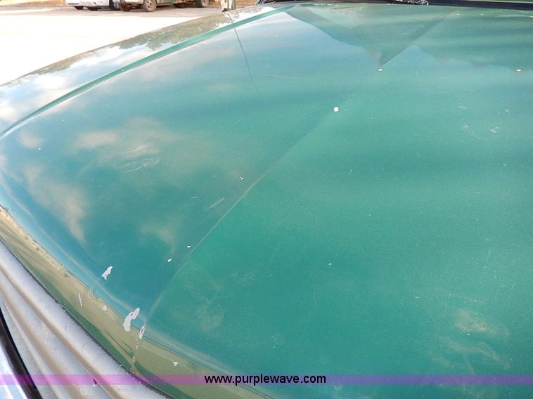 image for item I9438 1994 Chevrolet 3500 dump bed truck