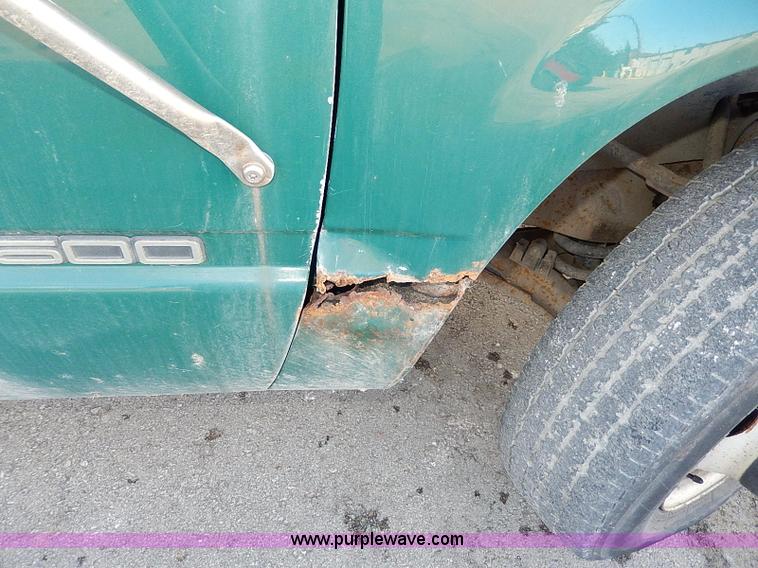 image for item I9438 1994 Chevrolet 3500 dump bed truck