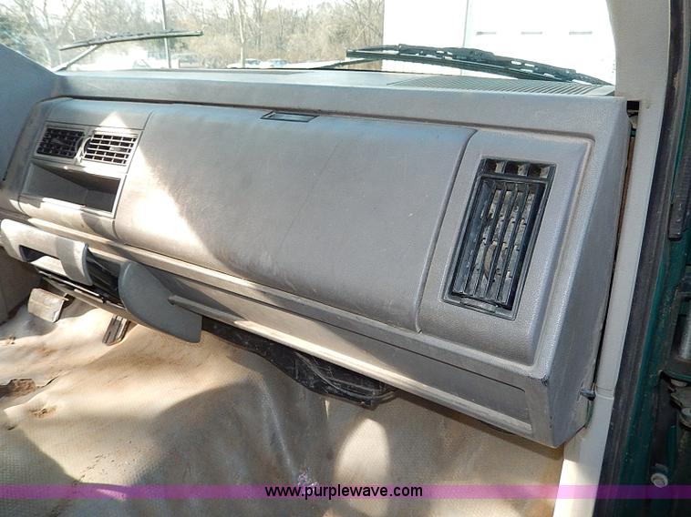 image for item I9438 1994 Chevrolet 3500 dump bed truck