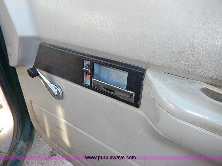 image for item I9438 1994 Chevrolet 3500 dump bed truck