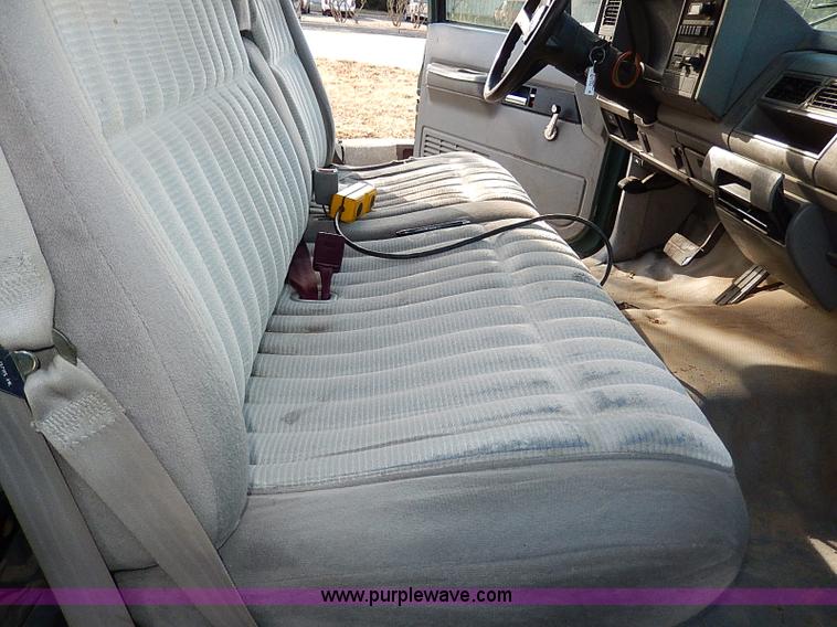 image for item I9438 1994 Chevrolet 3500 dump bed truck