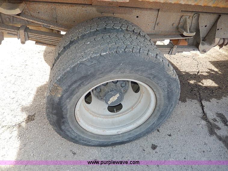 image for item I9438 1994 Chevrolet 3500 dump bed truck