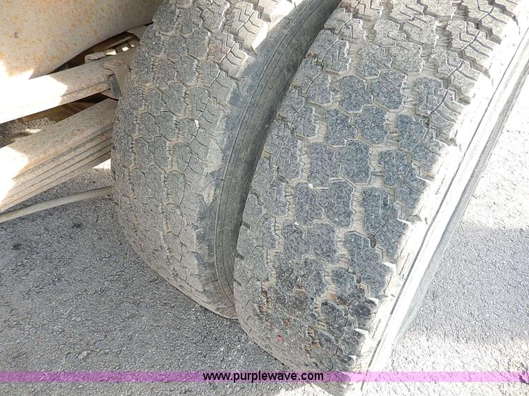 image for item I9438 1994 Chevrolet 3500 dump bed truck