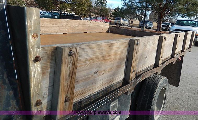 image for item I9438 1994 Chevrolet 3500 dump bed truck