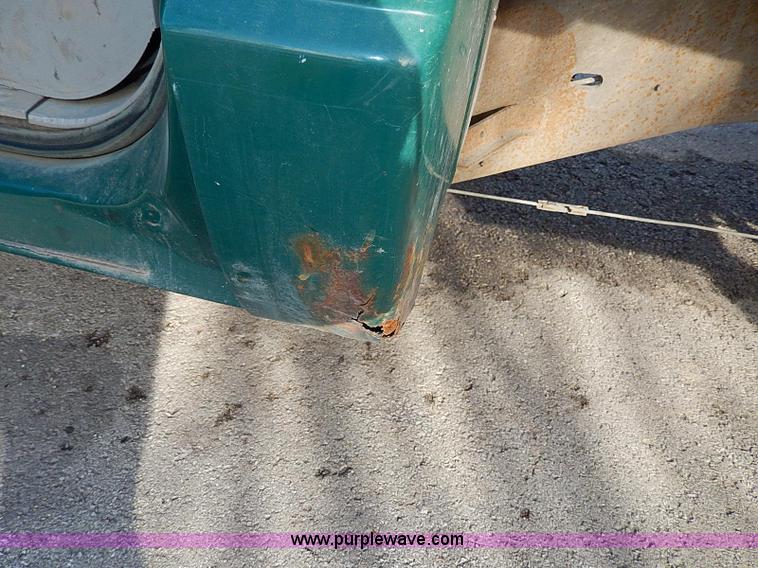 image for item I9438 1994 Chevrolet 3500 dump bed truck