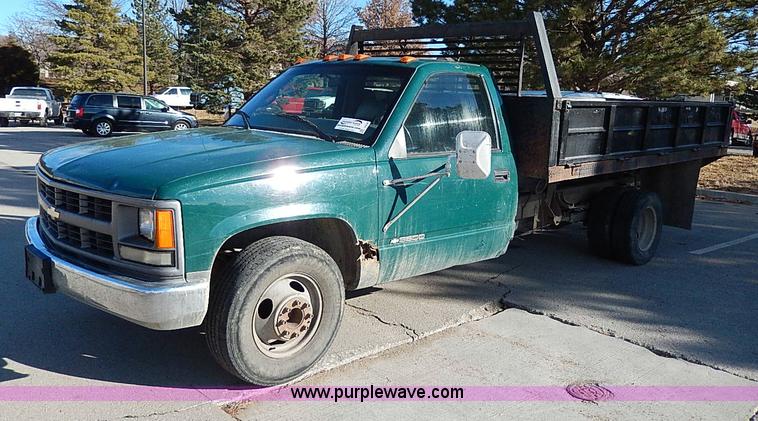 image for item I9439 1999 Chevrolet 3500 dump bed truck
