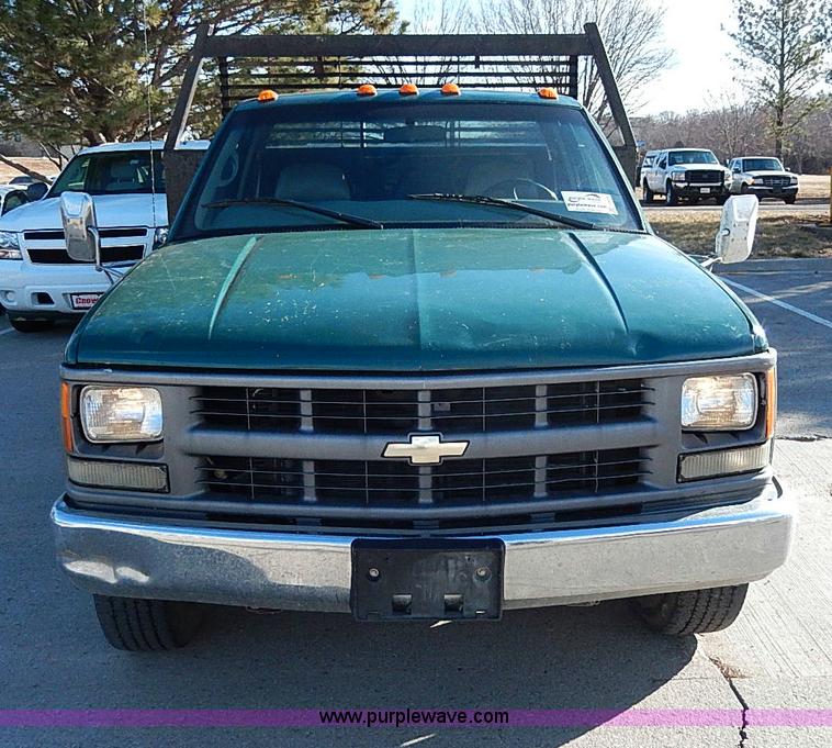 image for item I9439 1999 Chevrolet 3500 dump bed truck