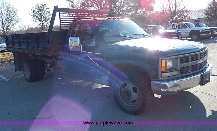image for item I9439 1999 Chevrolet 3500 dump bed truck