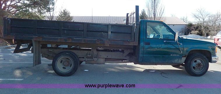 image for item I9439 1999 Chevrolet 3500 dump bed truck