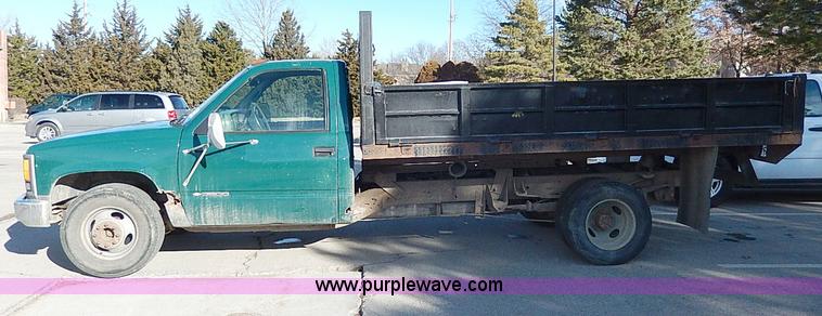 image for item I9439 1999 Chevrolet 3500 dump bed truck
