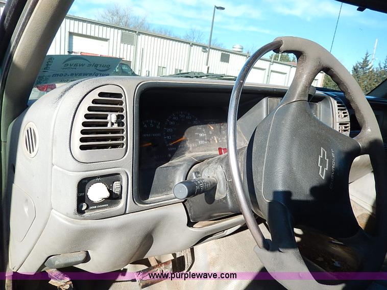 image for item I9439 1999 Chevrolet 3500 dump bed truck