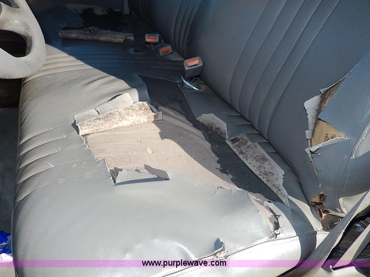 image for item I9439 1999 Chevrolet 3500 dump bed truck