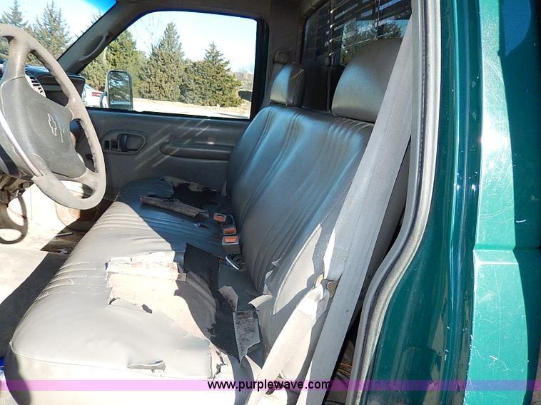 image for item I9439 1999 Chevrolet 3500 dump bed truck