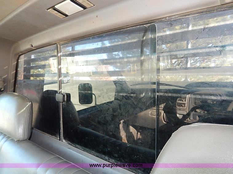 image for item I9439 1999 Chevrolet 3500 dump bed truck